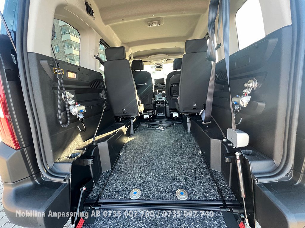 Peugeot Rifter Handikappanpassad Rullstolsbil 2025