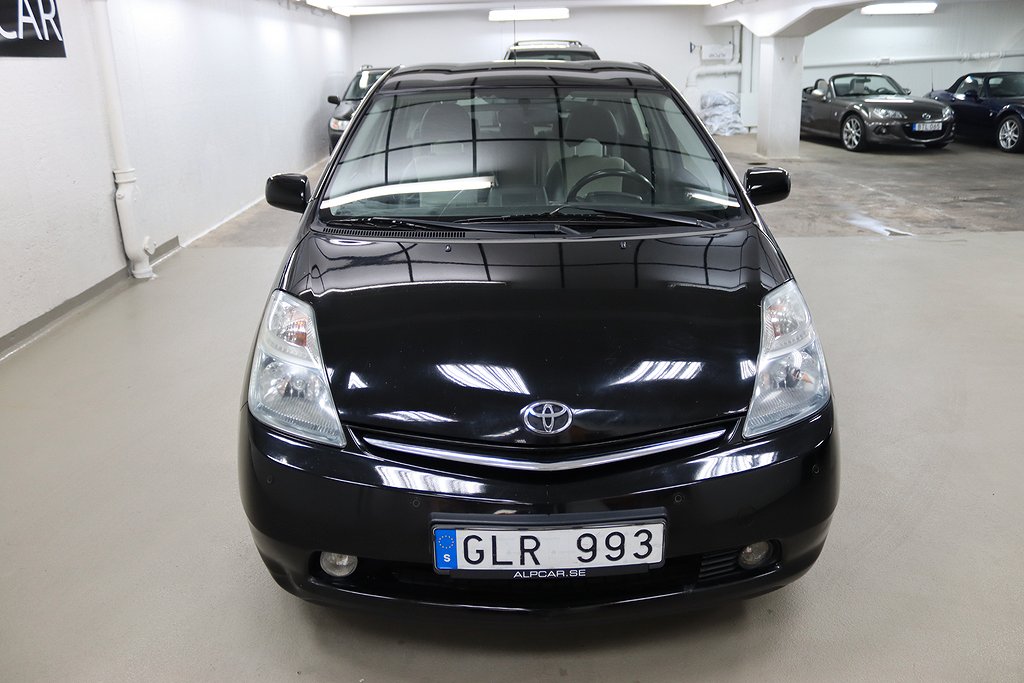 Toyota Prius 1.5 112HK KEYLESS JBL SKINN SENSOR BAK NYBES