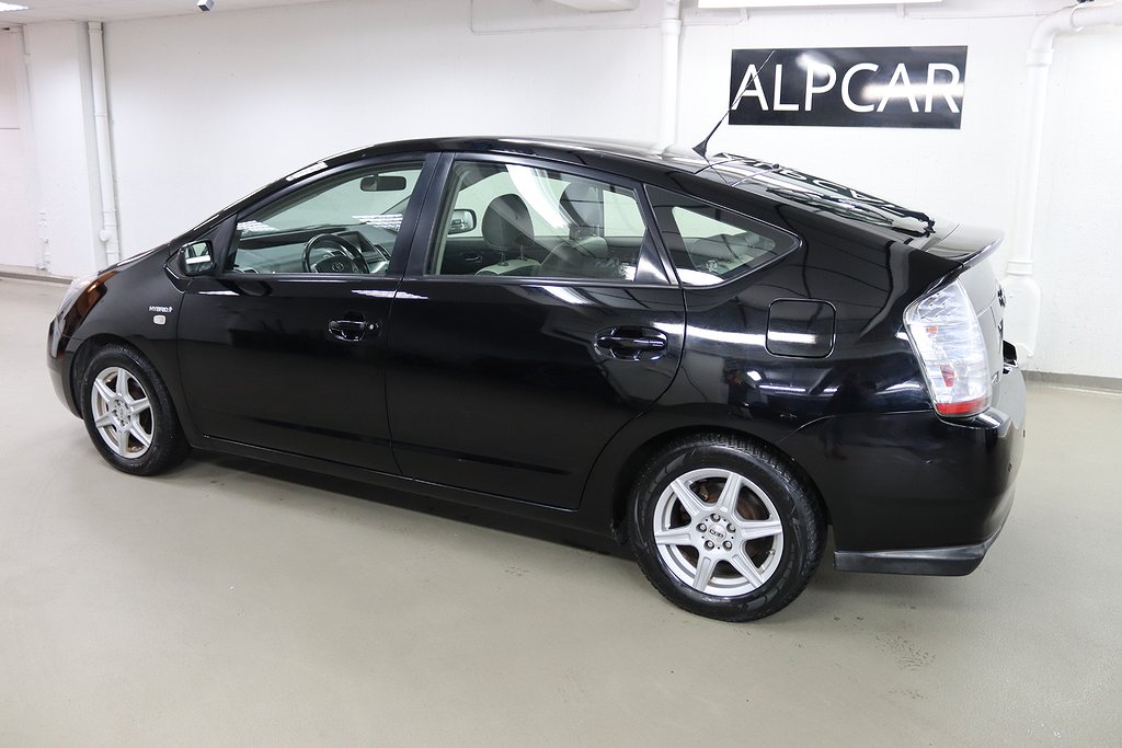 Toyota Prius 1.5 112HK KEYLESS JBL SKINN SENSOR BAK NYBES