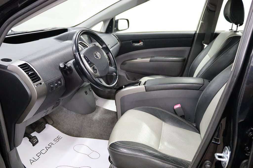 Toyota Prius 1.5 112HK KEYLESS JBL SKINN SENSOR BAK NYBES