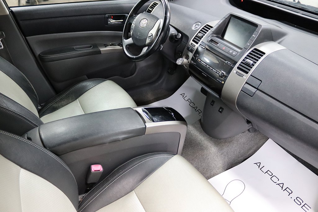 Toyota Prius 1.5 112HK KEYLESS JBL SKINN SENSOR BAK NYBES