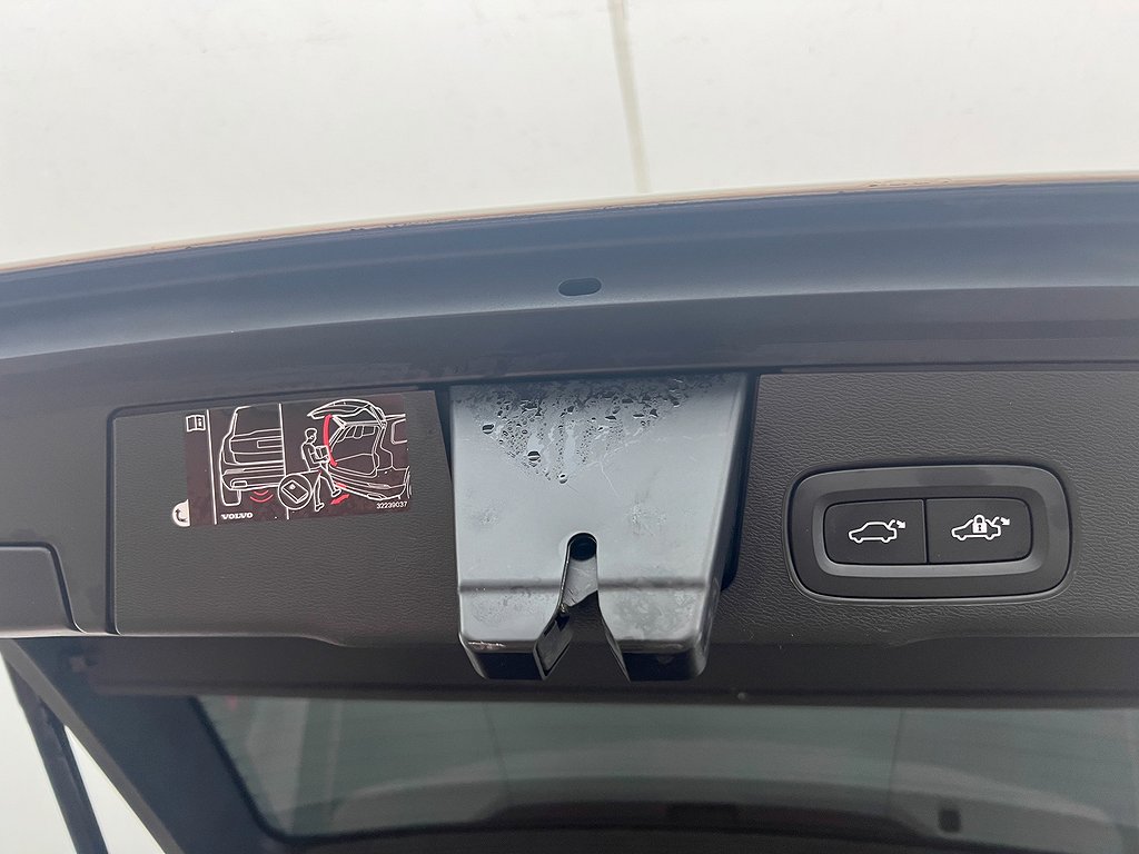Volvo XC60 Recharge T6 AWD H/K Inscription Pano Skinn Drag