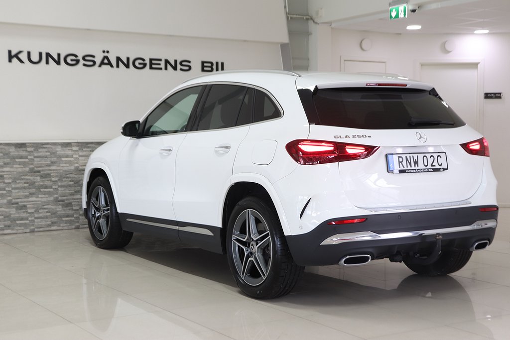 Mercedes-Benz GLA 250 e AMG B-Kam Navi Drag Nyservad MOMS
