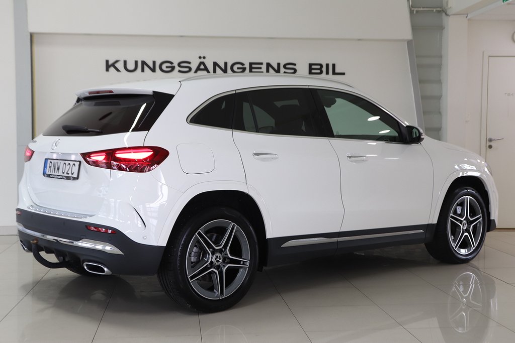 Mercedes-Benz GLA 250 e AMG B-Kam Navi Drag Nyservad MOMS