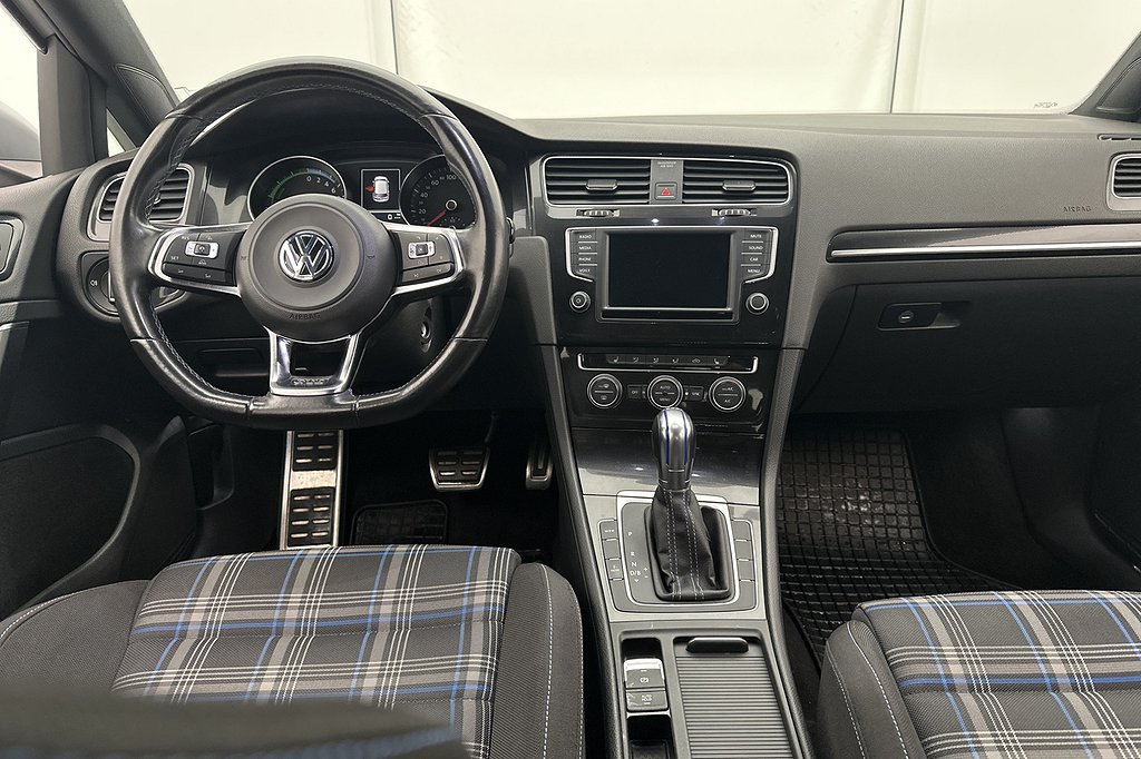 Volkswagen Golf GTE 204hk Backkamera Dragkrok CarPlay