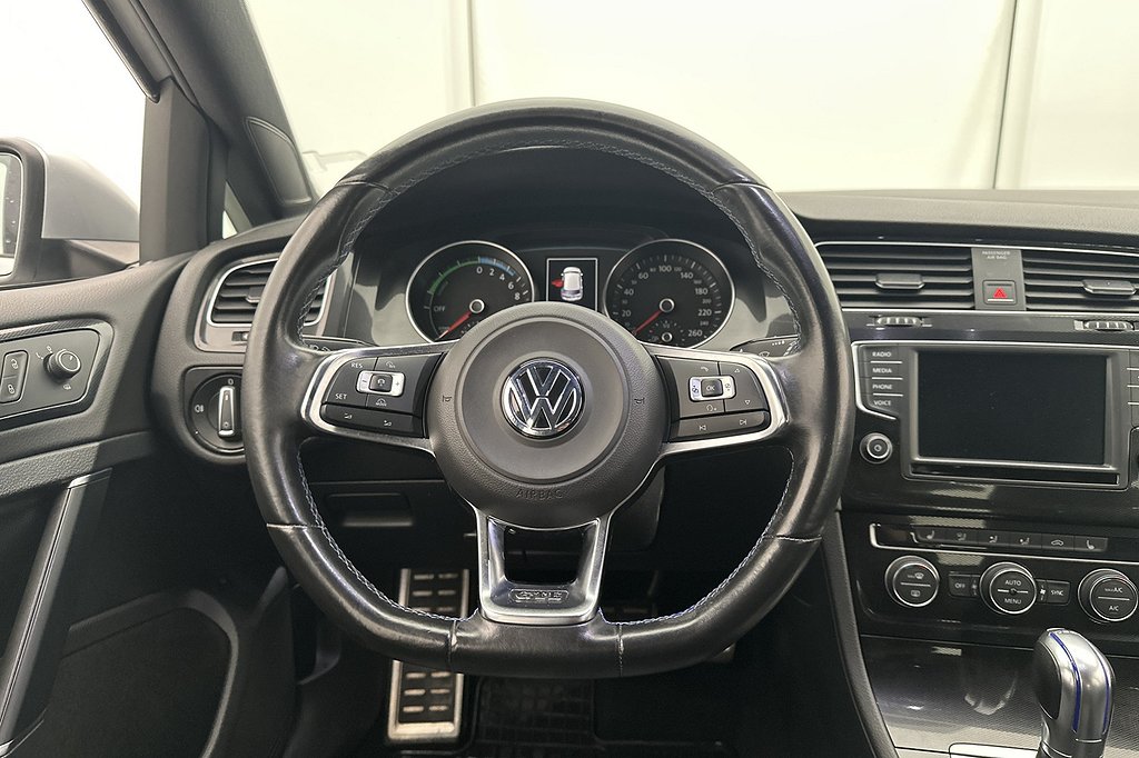 Volkswagen Golf GTE 204hk Backkamera Dragkrok CarPlay