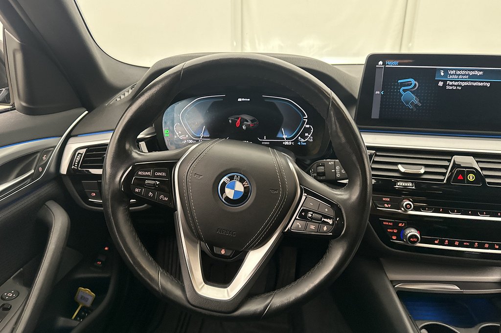 BMW 530e xDrive 292hk Cockpit B-Kamera Navi CarPlay MOMS