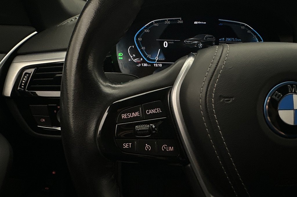 BMW 530e xDrive 292hk Cockpit B-Kamera Navi CarPlay MOMS