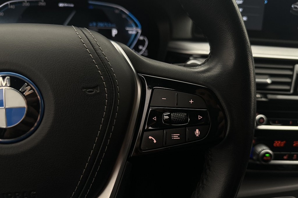 BMW 530e xDrive 292hk Cockpit B-Kamera Navi CarPlay MOMS