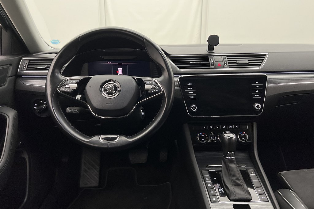Skoda Superb iV Plugin Business Värm Drag Canton Kamera