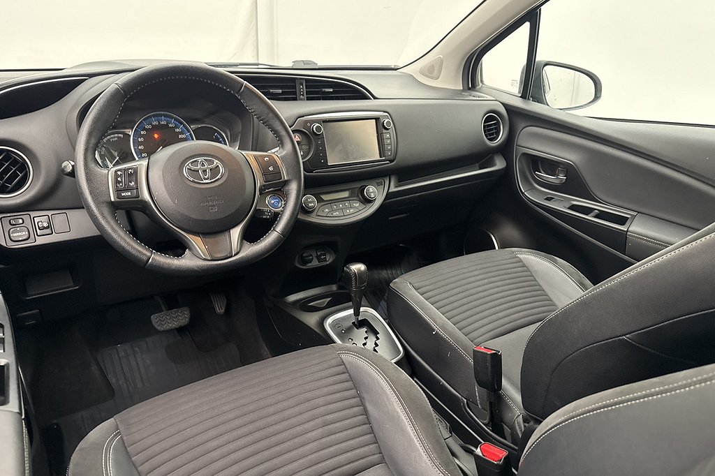 Toyota Yaris Hybrid e-CVT Executive Pano Kamera Farthållare