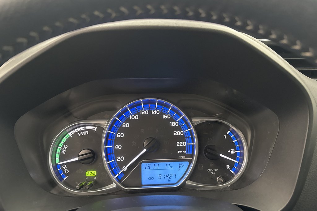 Toyota Yaris Hybrid e-CVT Executive Pano Kamera Farthållare