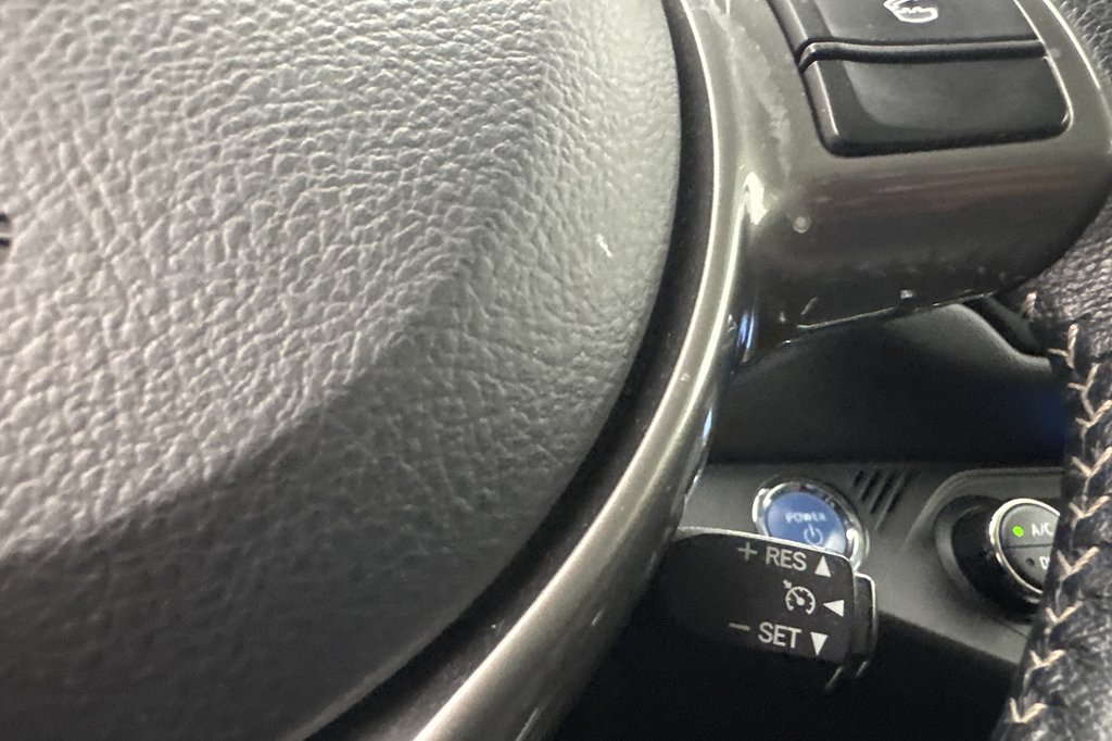 Toyota Yaris Hybrid e-CVT Executive Pano Kamera Farthållare