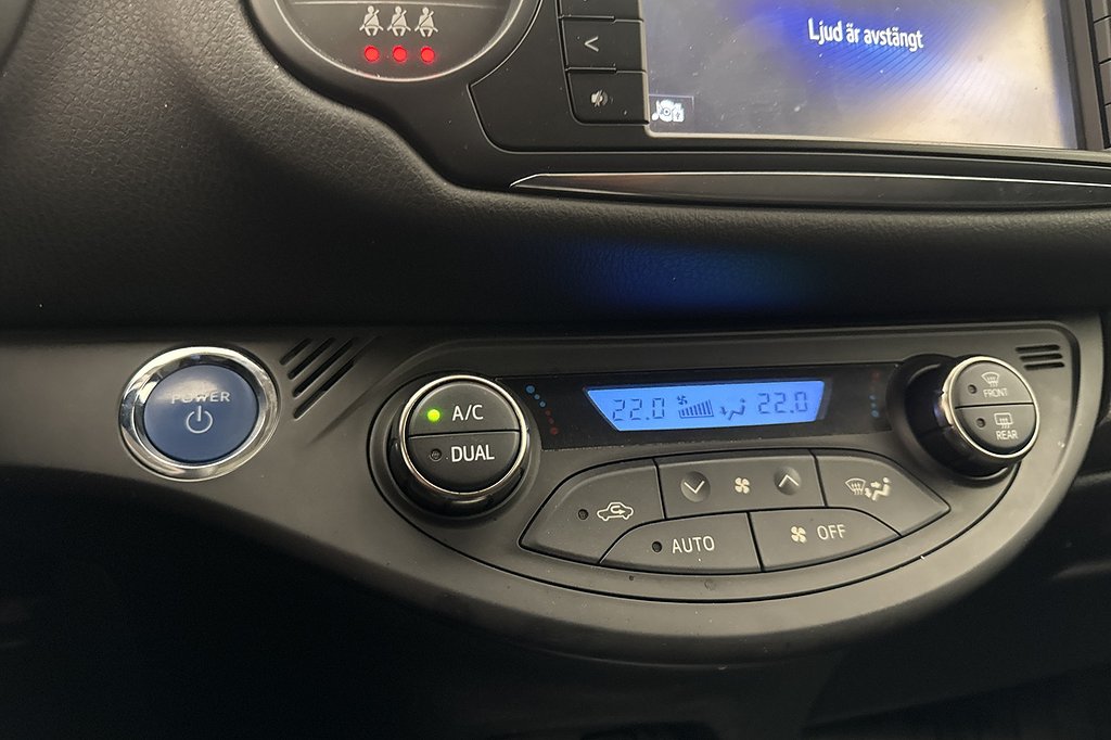 Toyota Yaris Hybrid e-CVT Executive Pano Kamera Farthållare