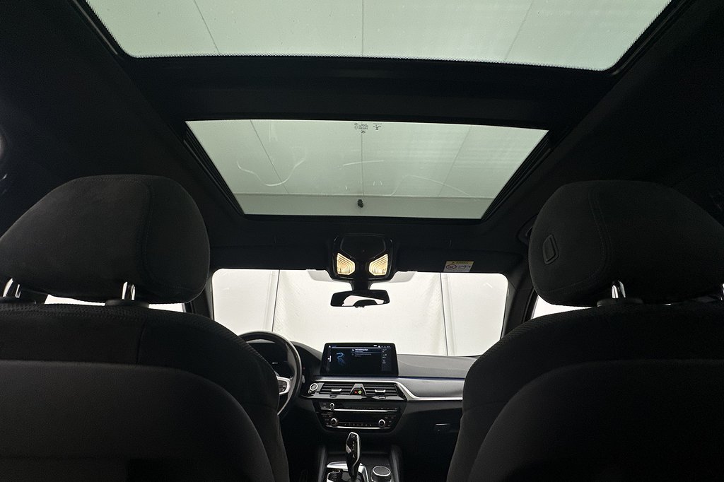 BMW 530e Touring 292hk M Sport Pano 360° HUD Drag Ambient