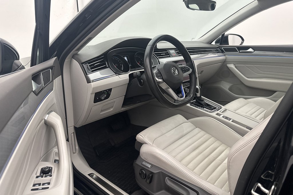 Volkswagen Passat GTE Panorama Dragkrok Kamera Skinn CarPlay