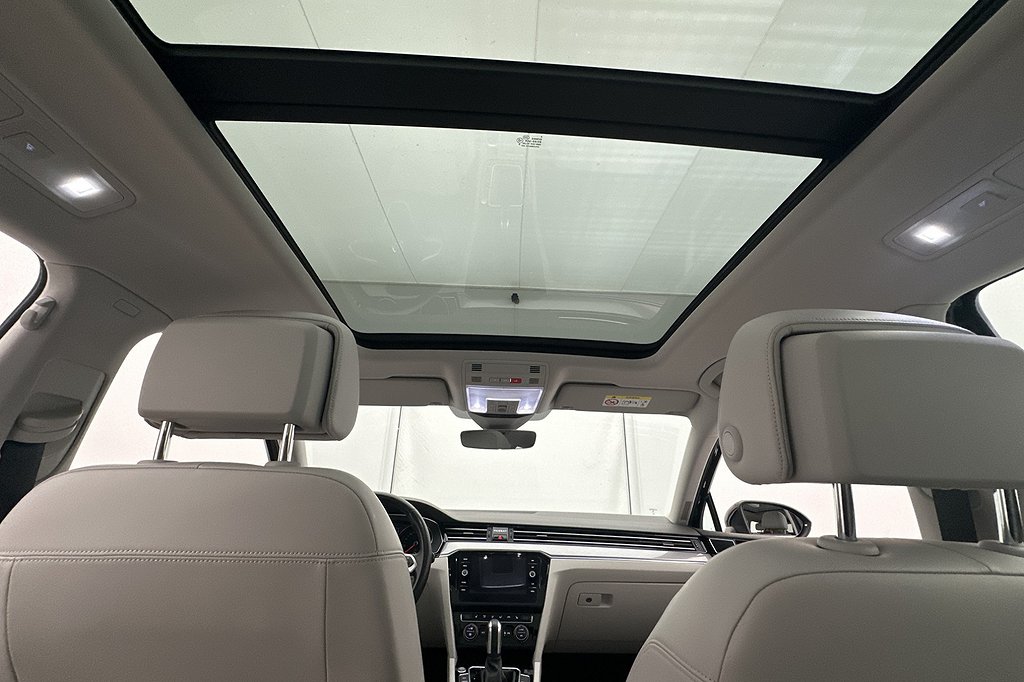 Volkswagen Passat GTE Panorama Dragkrok Kamera Skinn CarPlay