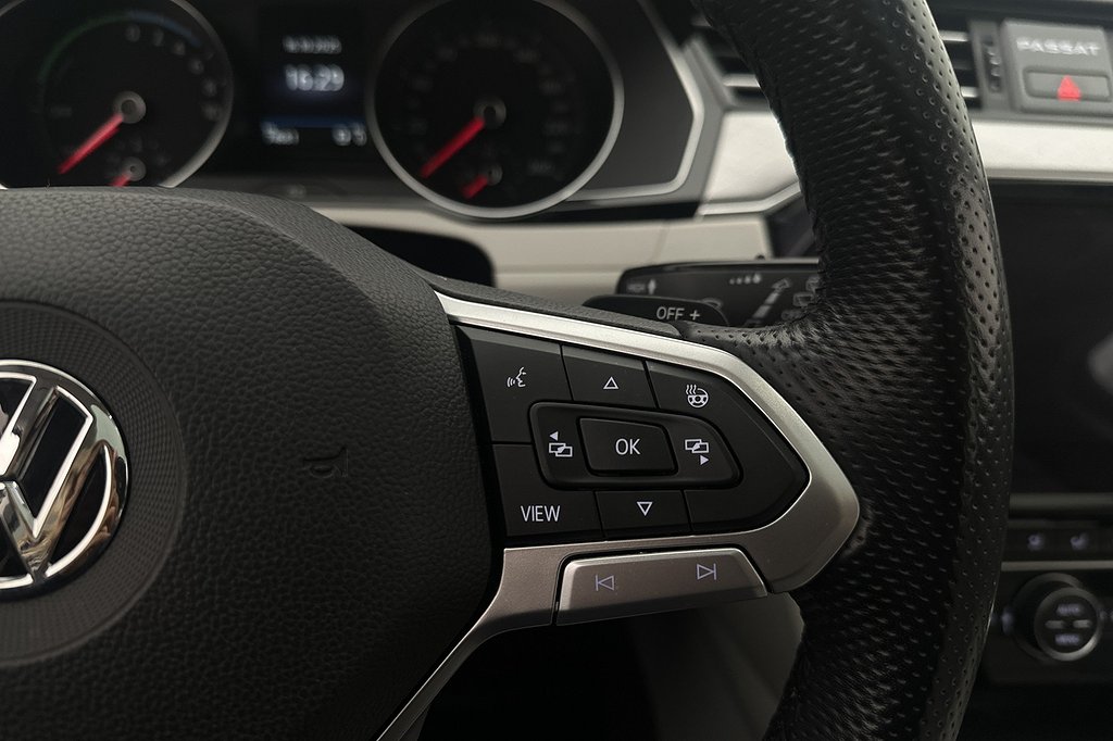 Volkswagen Passat GTE Panorama Dragkrok Kamera Skinn CarPlay