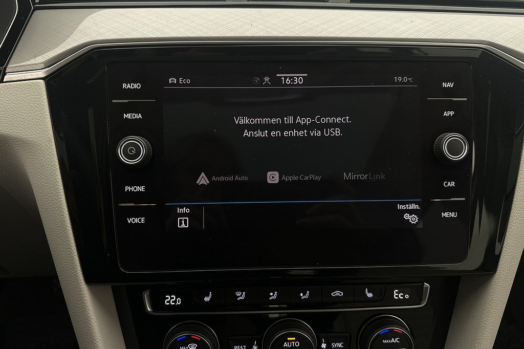 Volkswagen Passat GTE Panorama Dragkrok Kamera Skinn CarPlay