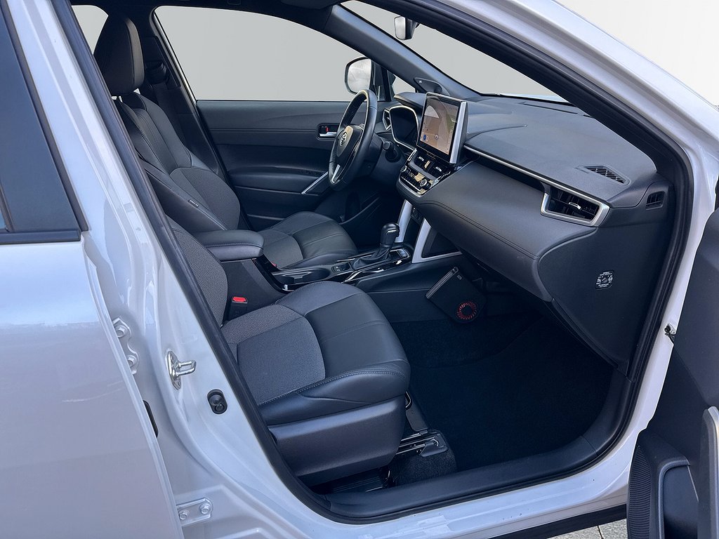 Toyota Corolla Cross 2.0 HSD AWD-i Executive JBL/V-Hjul/M-Värmare