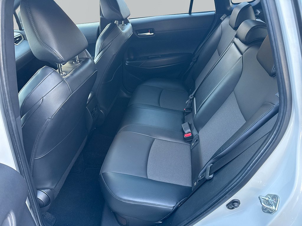 Toyota Corolla Cross 2.0 HSD AWD-i Executive JBL/V-Hjul/M-Värmare