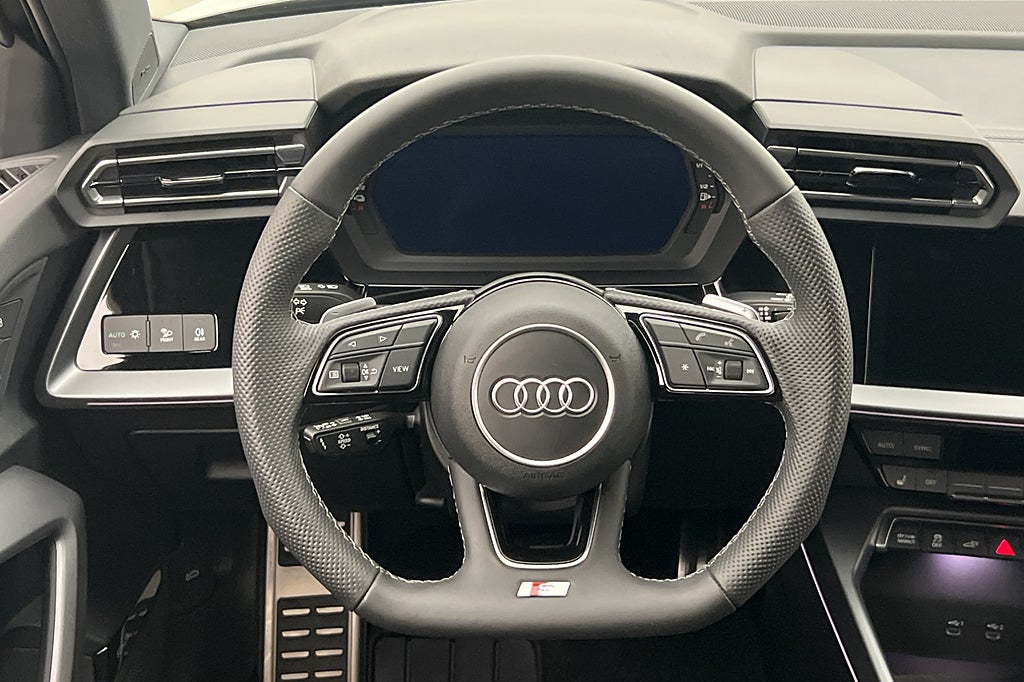 Audi A3 45 TFSI e PHEV 272hk S-Line Cockpit SONOS BLIS