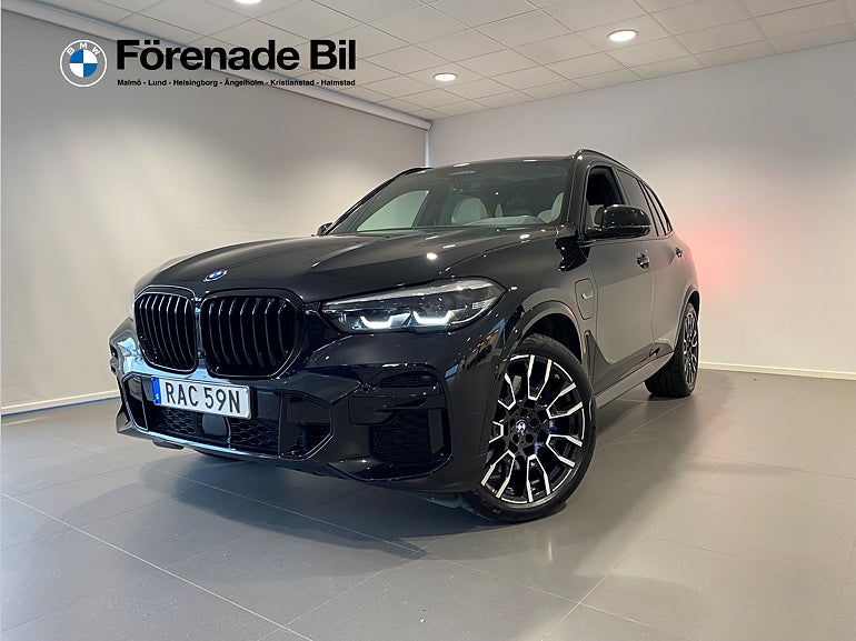 BMW X5 xDrive45e M-Sport Panorama tak Drag Minnesstolar