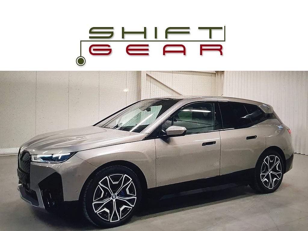 BMW iX xDrive40 Exclusive Sport Innovation Laser 22″ MOMS 1 äg