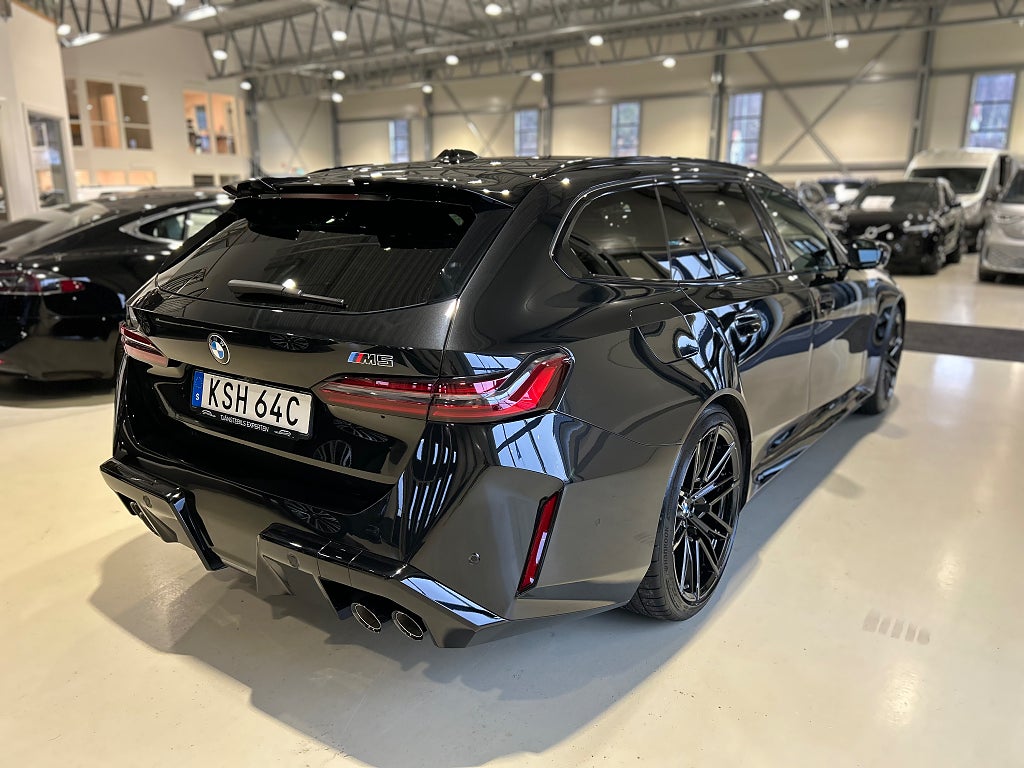 BMW M5 Touring 727hk / Ultimate Paket / B&W / Drag / Moms