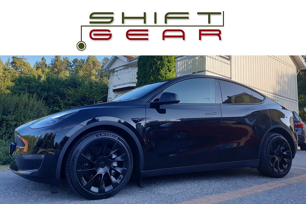 Tesla Model Y Standard Range RWD 1äg MOMS Drag 20” All Black