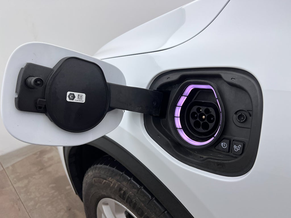 Ford Kuga Plug-In Hybrid E-CVT Rattvärme Navigation Backkamera