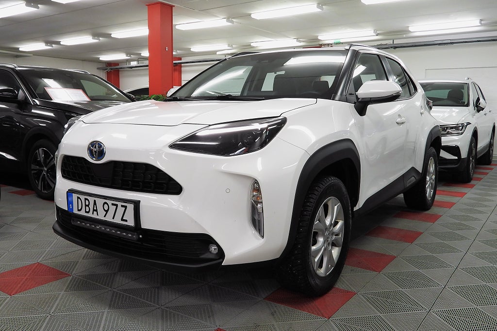 Toyota Yaris Cross Hybrid e-CVT Active SoV Hjul Carplay Kamera MOMS