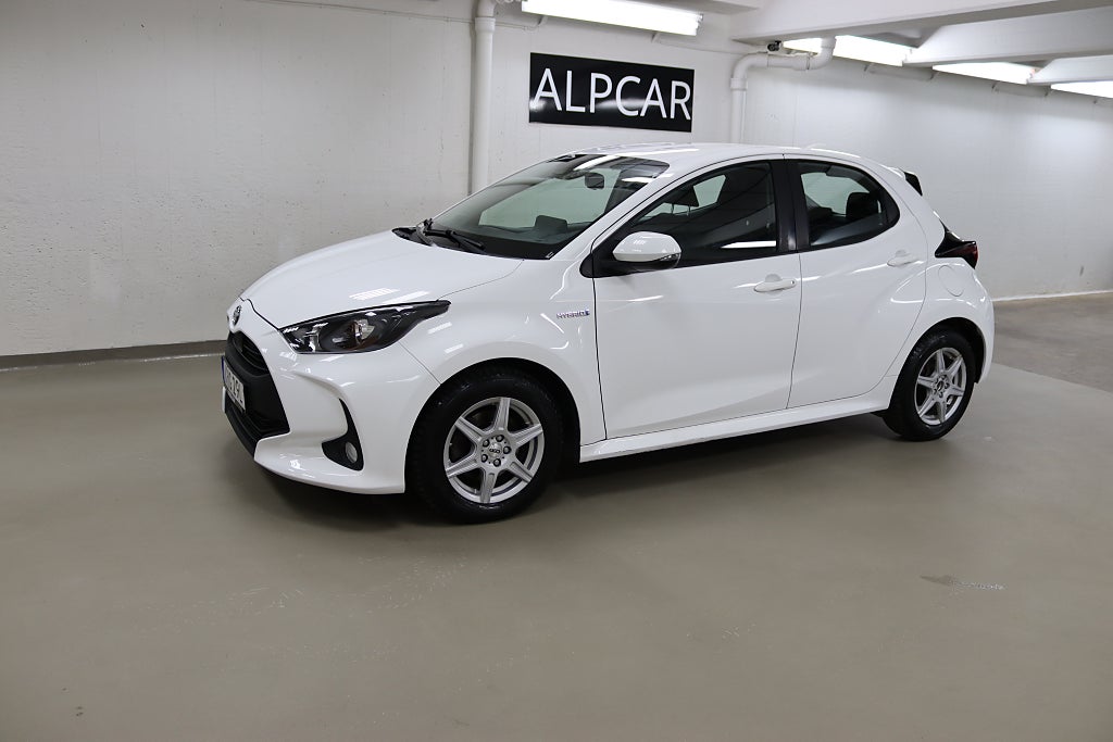 Toyota Yaris HSD ACTIVE 1,5 116HK 8500MIL V-HJUL MOMSBIL