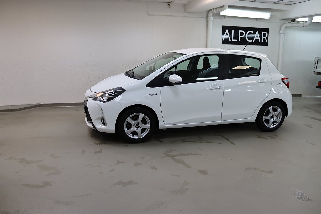 Toyota Yaris HSD 1,5 101HK 4085MIL SENSORER FRAM & BAK NYSERVAD
