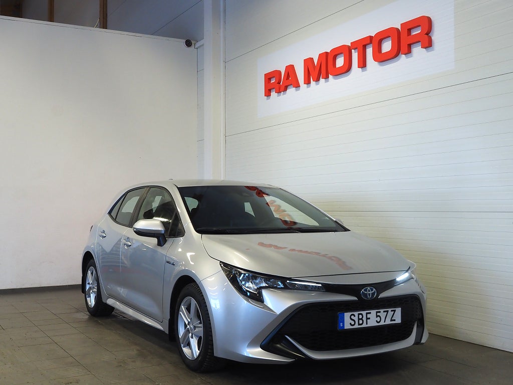 Toyota Corolla Hybrid e-CVT Life 122hk Backkamera Låga mil!