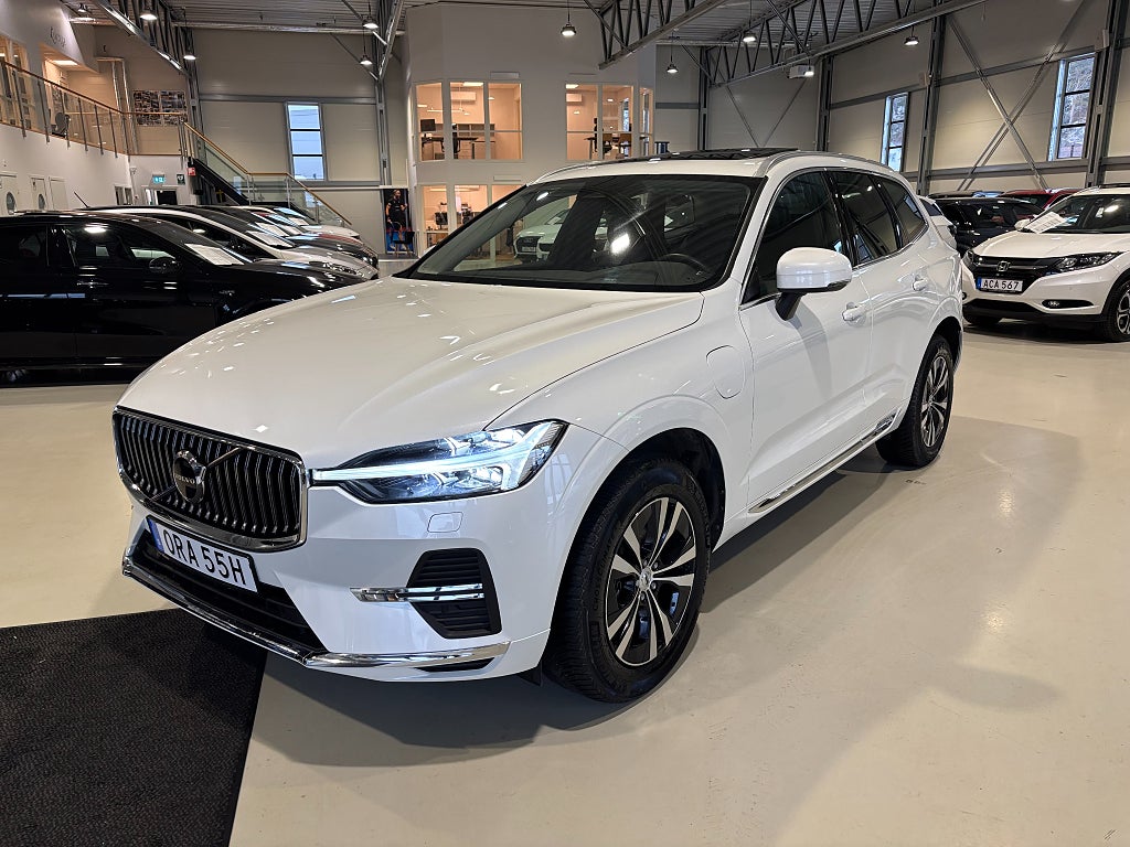 Volvo XC60 Recharge T6 AWD Pärlemovit-Svart Skinnklädsel,Pano.Drag