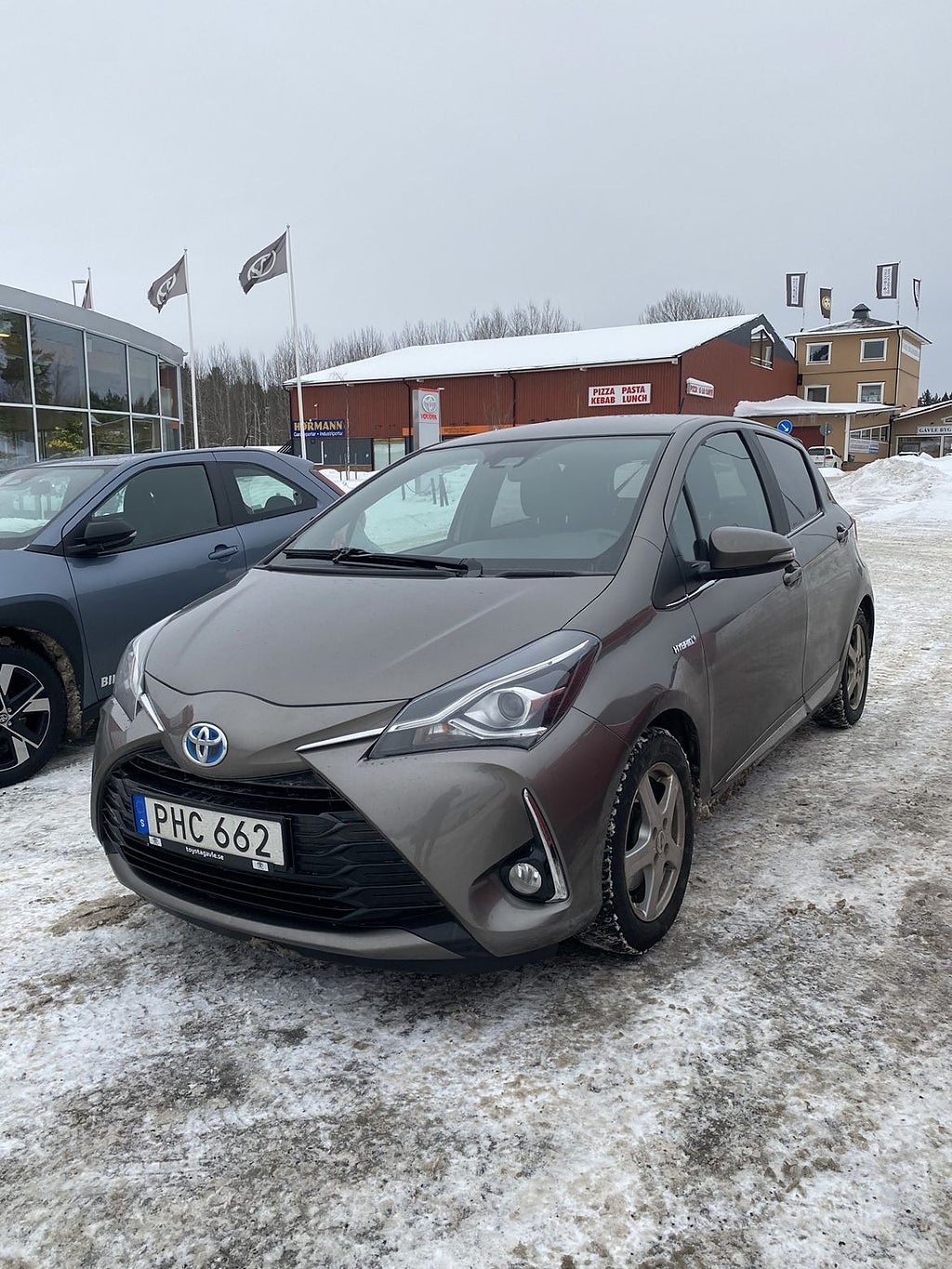 Toyota Yaris Hybrid e-CVT Executive | Vinterhjul