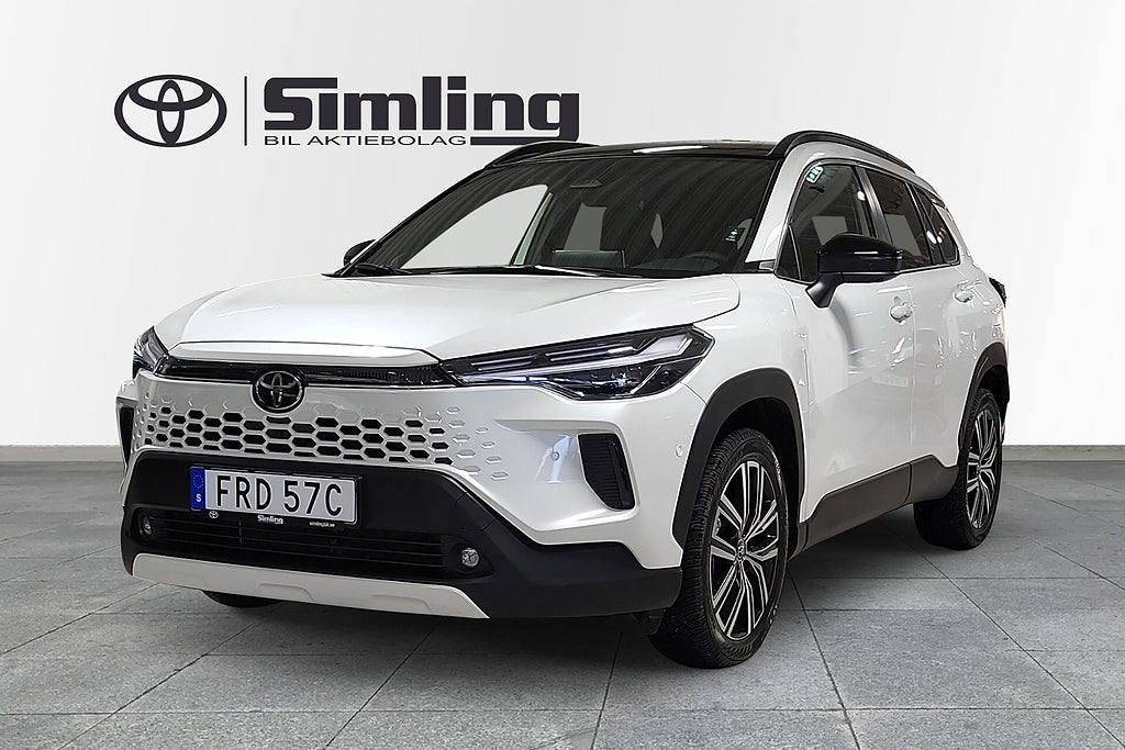 Toyota Corolla Cross 2,0 Hybrid AWD-i Executive / Skinn / Panorama / V-hjul