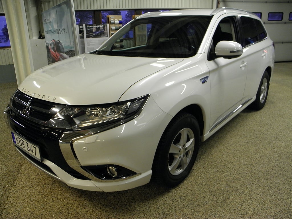 Mitsubishi Outlander PHEV / Business