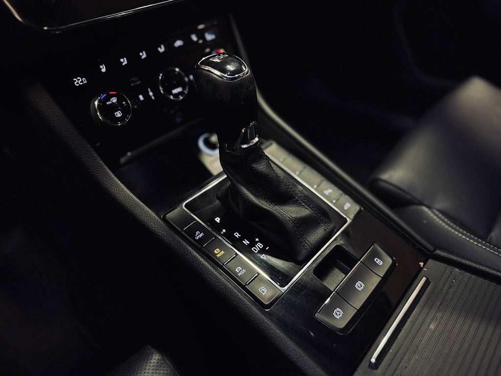 Skoda Superb iV Combi 1.4 TSI iV L&K Cockpit Drag Värm Navi