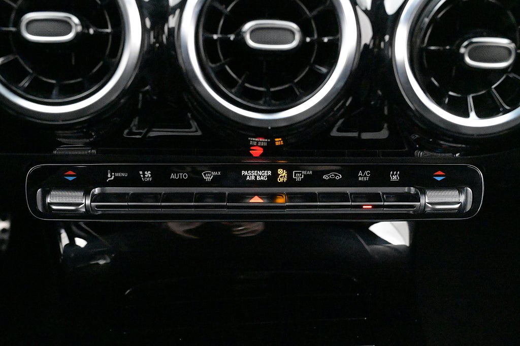 Mercedes-Benz A 250 e AMG Kamera Värmare LED Drag 4.99%