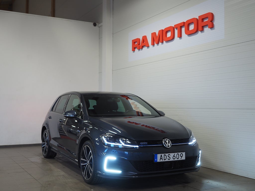 Volkswagen Golf GTE TSI 204hk Plug-In |Cockpit|Värmare|Navi|Kamera|