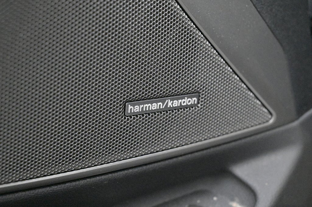 BMW 330e xDrive Touring M-Sport AdapFarth Drag H/K Navi