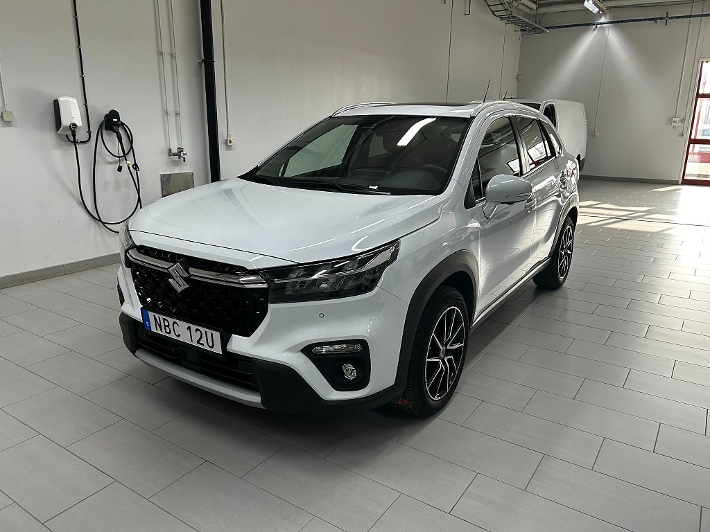 Suzuki S-Cross HEV AllGrip Automat Panorama Momsbil