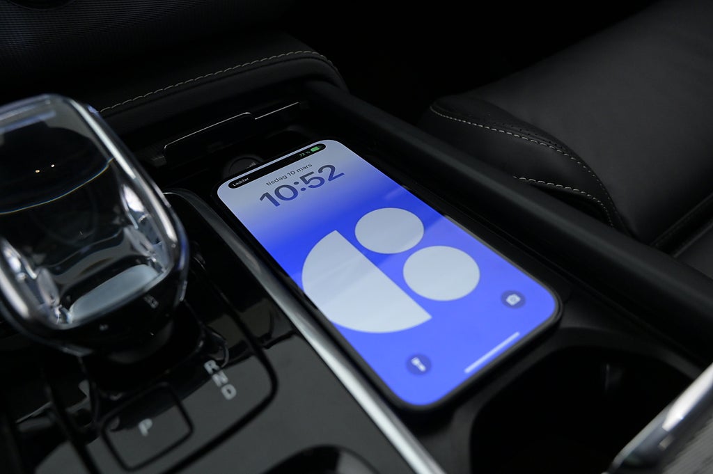 Volvo XC90 7-sits Recharge T8 AWD Ultimate Dark Pano BW Drag