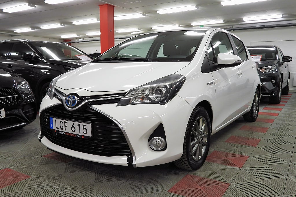 Toyota Yaris Hybrid e-CVT Active SoV Hjul Kamera MoK värmare MOMS