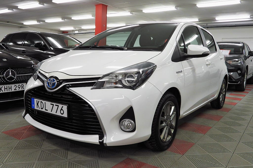 Toyota Yaris Hybrid e-CVT Active SoV Hjul Kamera MoK värmare MOMS