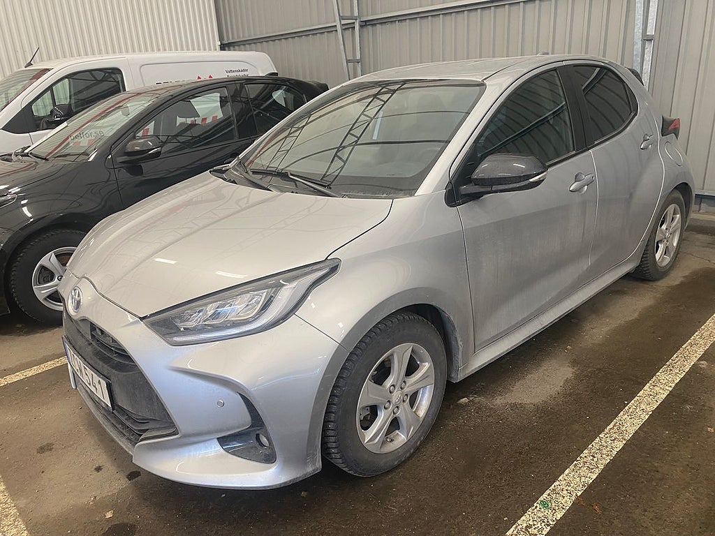 Toyota Yaris Hybrid 1,5 Style JBL Säkerhetspaket | Motorvärmare | Vinterh…