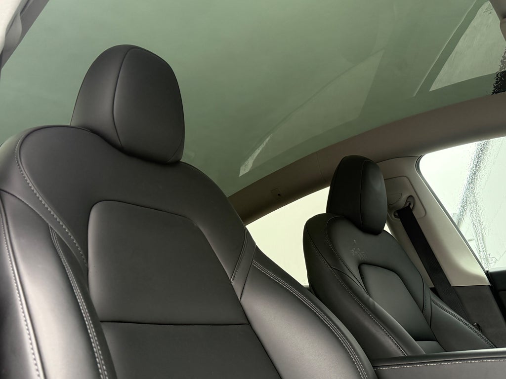 Tesla Model Y Standard Range RWD Dragkrok / Panorama / MOMS