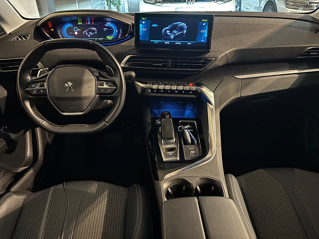 Peugeot 3008 HYBRID 225 EAT, 224hk Allure